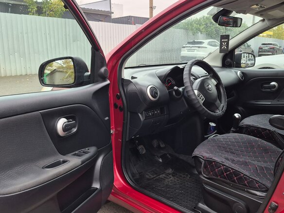 2013 Nissan Note I Рестайлинг, красный, 460000 рублей - вид 10