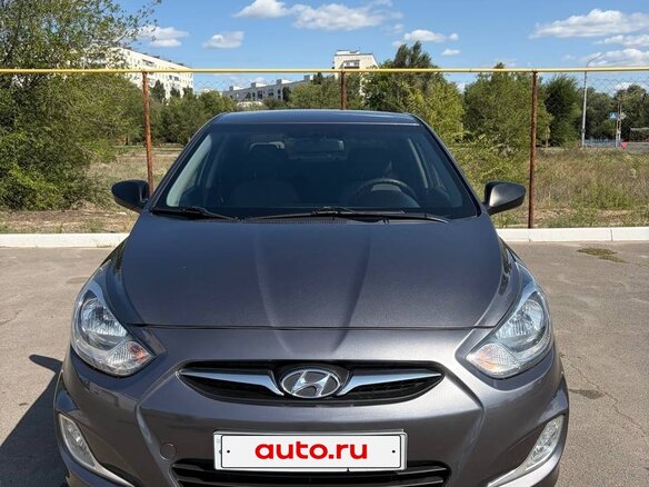 2013 Hyundai Accent IV, серый, 850000 рублей - вид 1