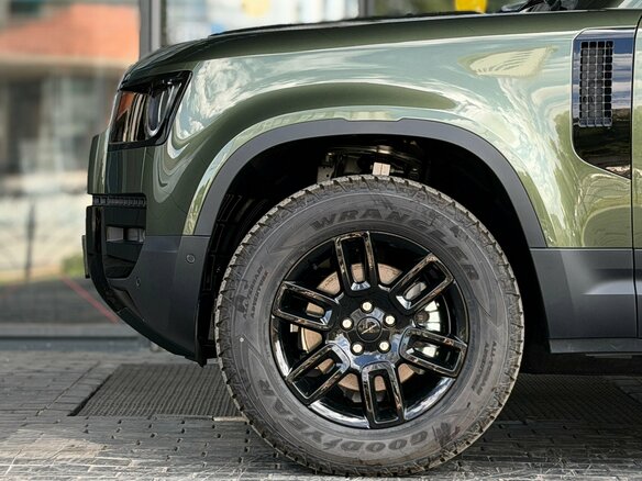 2025 Land Rover Defender 110 II, зелёный, 11500000 рублей - вид 6