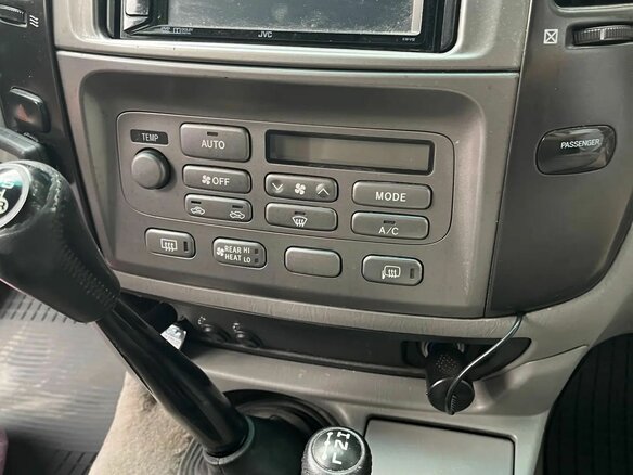 2006 Toyota Land Cruiser 100 Series Рестайлинг 2, чёрный, 1800000 рублей - вид 9