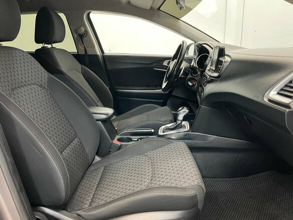 2019 Kia Ceed III, коричневый, 1630000 рублей - вид 10
