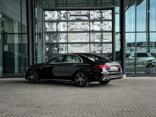 2025 Mercedes-Benz E-Класс 300 VI (W214, S214), чёрный, 9180000 рублей, вид 5