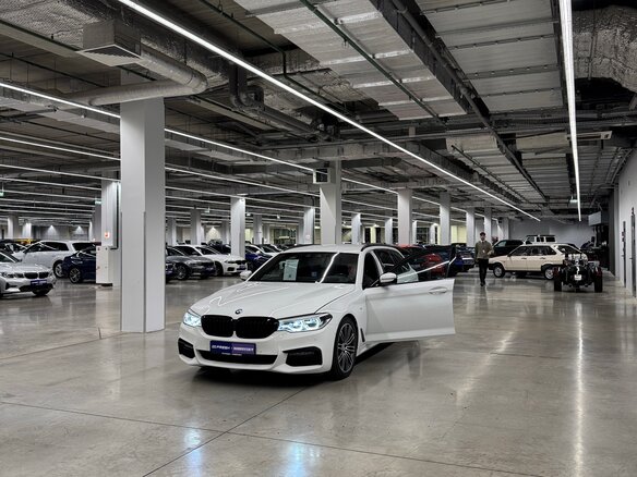 2019 BMW 5 серии 530d xDrive VII (G30/G31/G38), белый, 4200000 рублей - вид 19