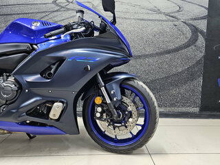 2022 Yamaha YZF-R7, синий, 799000 рублей, вид 2