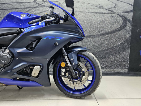 2022 Yamaha YZF-R7, синий, 799000 рублей, вид 2