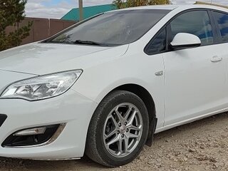 2013 Opel Astra J Рестайлинг, белый, 830000 рублей, вид 1