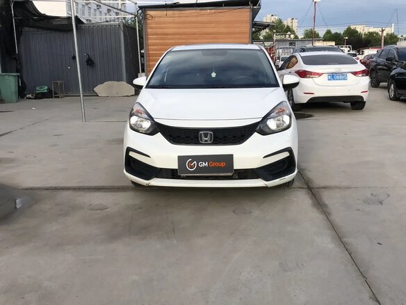 2022 Honda Fit IV Рестайлинг, белый, 990000 рублей - вид 1
