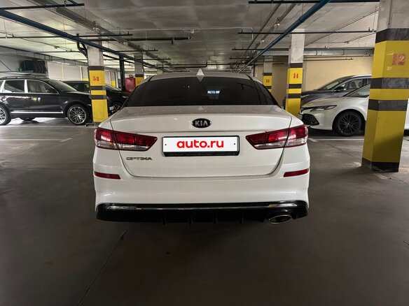 2019 Kia Optima IV Рестайлинг, белый, 1690000 рублей - вид 2