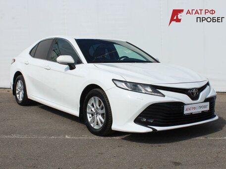 2018 Toyota Camry VIII (XV70), белый, 2180000 рублей, вид 3