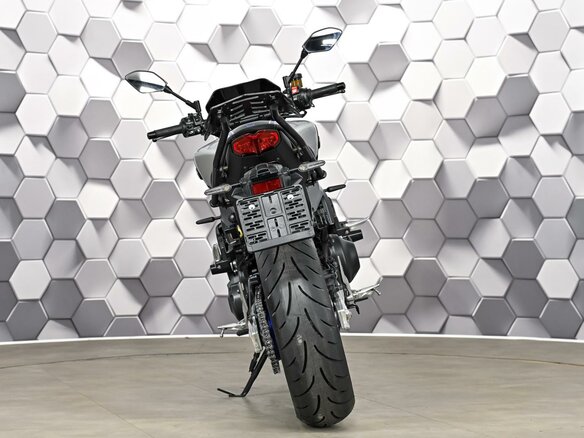 2023 Yamaha MT-09 (FZ-09), серебристый - вид 5