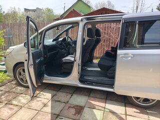 2016 Toyota Noah III (R80), серый, 1900000 рублей, вид 3