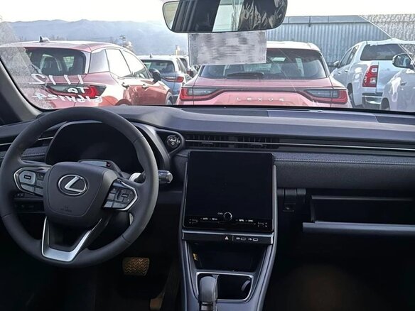 2026 Lexus LBX, серый, 4299777 рублей - вид 5