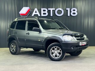 2017 Chevrolet Niva I Рестайлинг, серый, 759000 рублей, вид 2