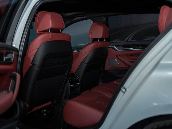 2022 BMW 5 серии Long 530Li VII (G30/G31/G38) Рестайлинг, белый, 4840000 рублей - вид 7