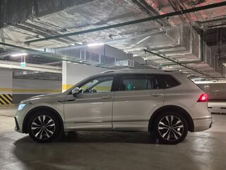 2022 Volkswagen Tiguan L II Рестайлинг (China Market), серебристый, 3100000 рублей, вид 2