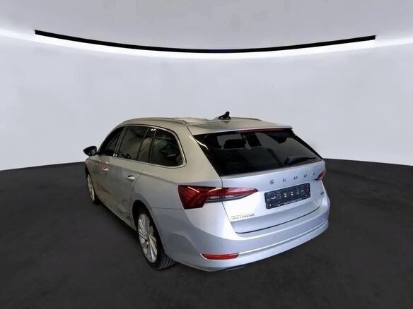 2022 Skoda Octavia IV (A8), серебристый - вид 2