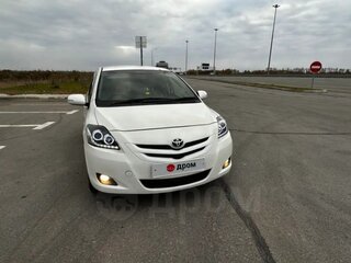 2005 Toyota Belta I, белый, 580000 рублей, вид 2