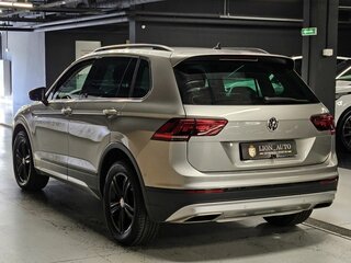 2019 Volkswagen Tiguan II, серебристый, 2430000 рублей, вид 5