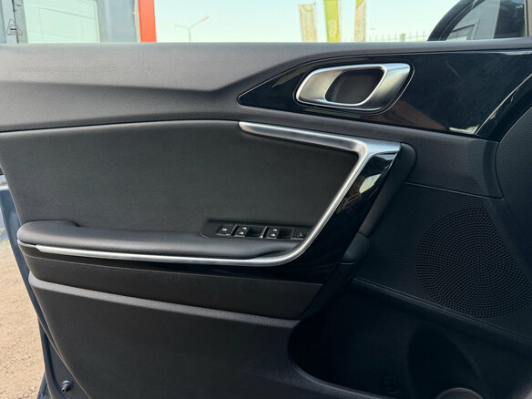 2018 Kia Ceed III, синий, 1450000 рублей - вид 15