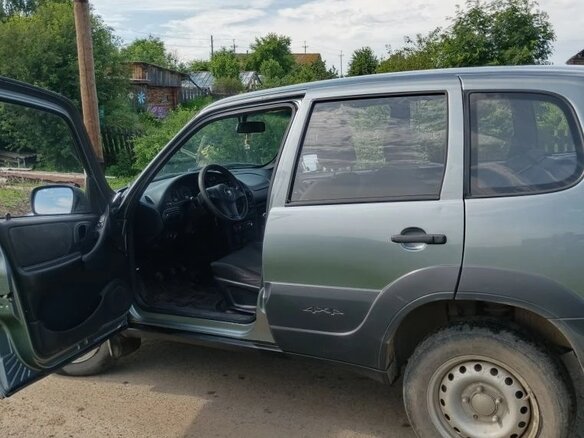 2015 Chevrolet Niva I Рестайлинг, серый, 420000 рублей - вид 2