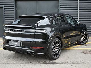 2026 Porsche Cayenne GTS Coupé III Рестайлинг, чёрный, 25700000 рублей, вид 5