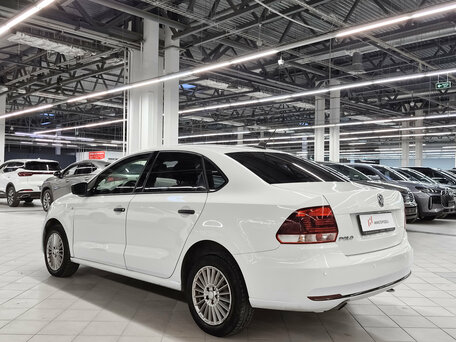 2019 Volkswagen Polo V Рестайлинг, белый, 1125000 рублей, вид 4