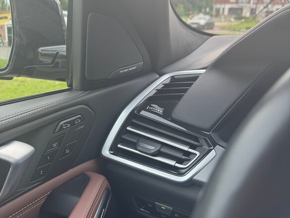 2021 BMW X6 40i III (G06), чёрный, 10900000 рублей - вид 8