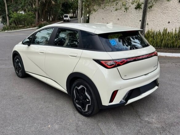 2023 BYD Dolphin 44.9 kWh I, белый, 1500000 рублей - вид 3