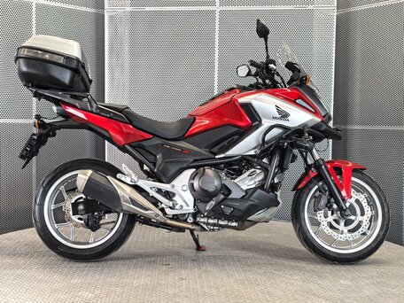 2017 Honda NC 750X, красный, 755000 рублей, вид 1