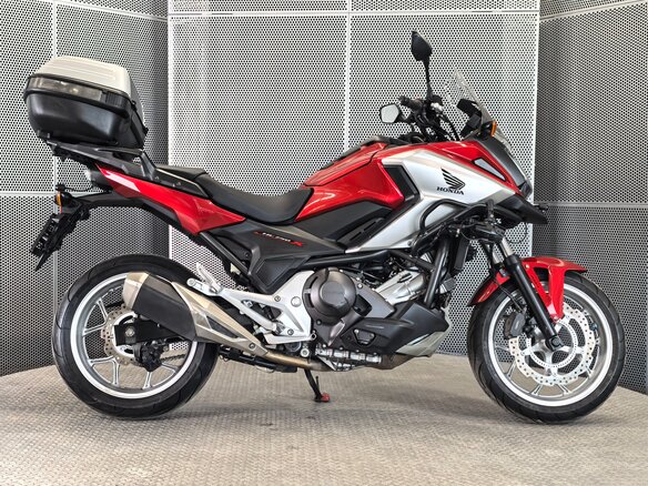 2017 Honda NC 750X, красный, 755000 рублей