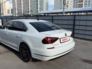 2018 Volkswagen Passat (North America and China) I Рестайлинг, белый, 1890000 рублей, вид 4