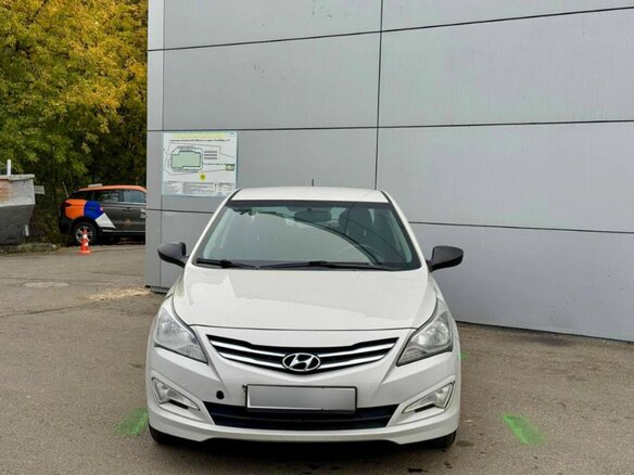 2015 Hyundai Solaris I Рестайлинг, бежевый, 900000 рублей - вид 1