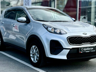 2020 Kia Sportage IV Рестайлинг, серебристый, 2545000 рублей, вид 3