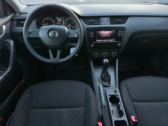 2018 Skoda Octavia III (A7) Рестайлинг, белый, 1180000 рублей - вид 14