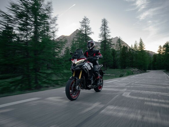 2026 Ducati Multistrada V4, красный, 3745000 рублей - вид 12