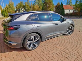 2023 Volkswagen ID.4 X, чёрный, 3700000 рублей, вид 3