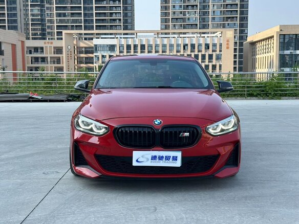 2022 BMW 1 серии 120i III (F52) Рестайлинг, красный, 1470000 рублей - вид 1