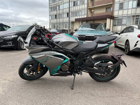 2025 Voge 300RR, серебристый, 349000 рублей, вид 2