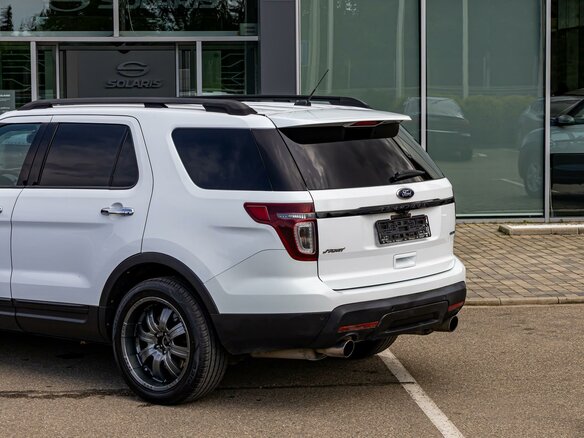 2015 Ford Explorer V, белый, 1435000 рублей - вид 9