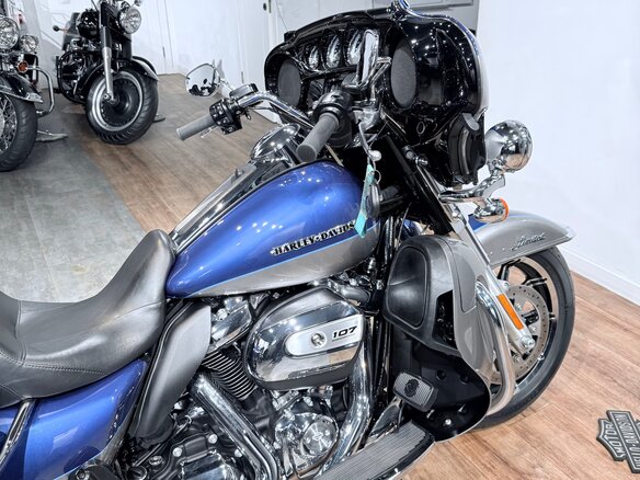 2017 Harley-Davidson Electra Glide, серебристый, 1799000 рублей - вид 17