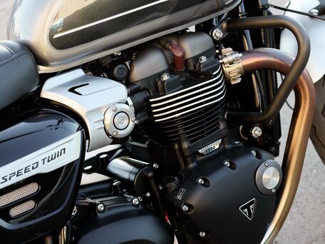 2019 Triumph Speed Twin, серый, 1099000 рублей, вид 4
