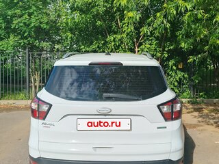 2017 Ford Kuga II Рестайлинг, белый, 800000 рублей, вид 5