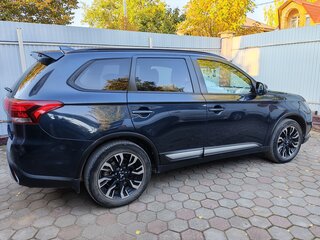 2021 Mitsubishi Outlander III Рестайлинг 3, синий, 3000000 рублей, вид 4