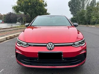 2023 Volkswagen Golf VIII, красный, 2200000 рублей, вид 2