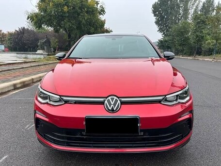 2023 Volkswagen Golf VIII, красный, 2200000 рублей, вид 2