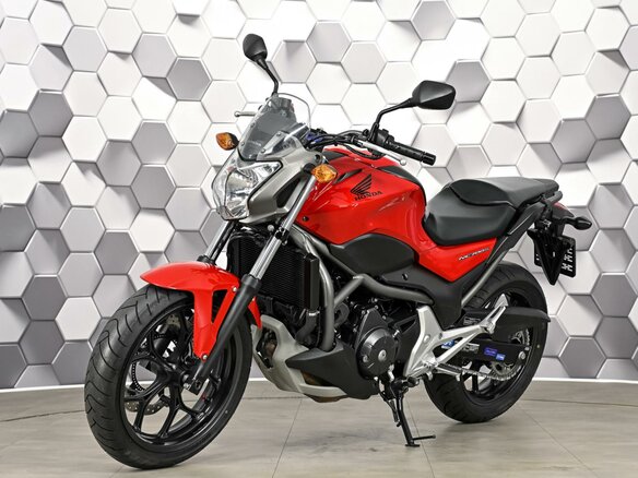 2013 Honda NC 700S, красный, 497000 рублей - вид 1