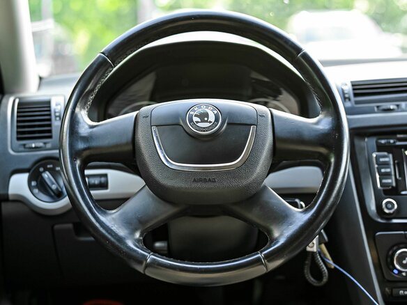 2012 Skoda Octavia II (A5) Рестайлинг, чёрный - вид 6