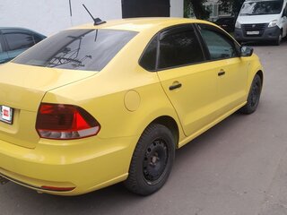 2018 Volkswagen Polo V Рестайлинг, жёлтый, 650000 рублей, вид 3