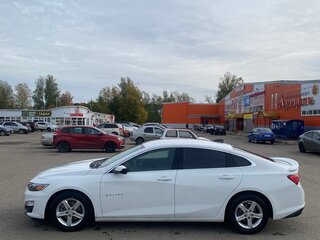 2022 Chevrolet Malibu IX Рестайлинг, белый, 1650000 рублей, вид 3