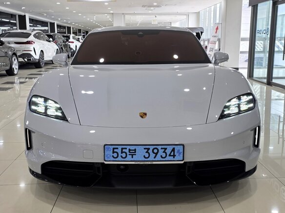 2026 Porsche Taycan 4 I Рестайлинг, серый - вид 2